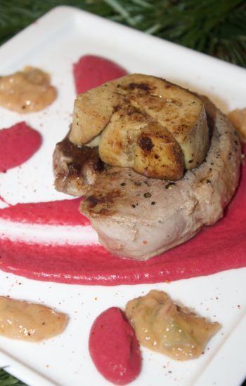 Tournedos de canard Rossini, sauce aux figues, purée de betterave